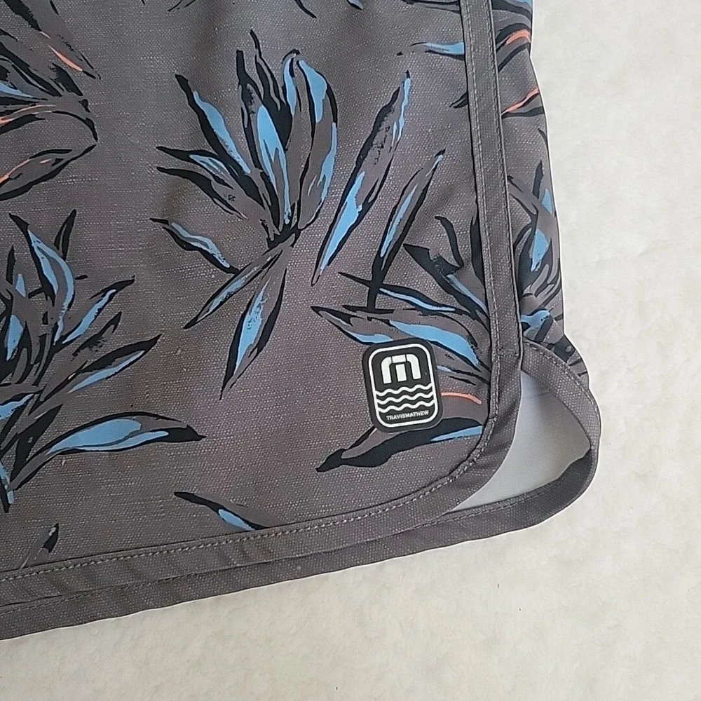 Travis Mathew Mens Swim Trunks Board Shorts 38 Floral All Over Print Grey‎